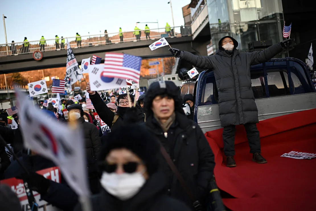 Południowokoreańscy śledczy zawieszają próbę zatrzymania prezydenta po dramatycznym starciu