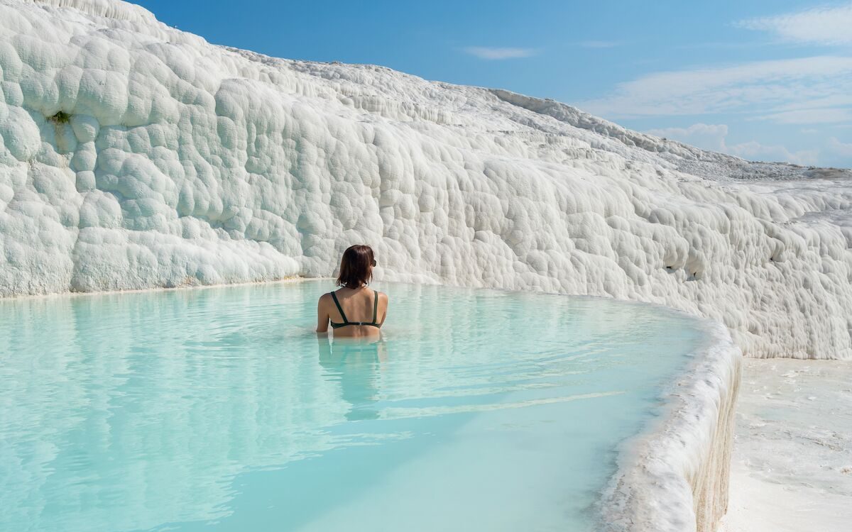 Pamukkale: „Cotton Castle” Idyllic w Türkiye to miejsce kultu od starożytnej Grecji