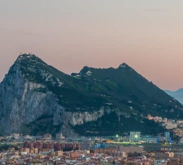 Gibraltar skupia się na Hiszpanii i przyłącza się do wielkiej walki o położenie kresu międzynarodowej przestępczości