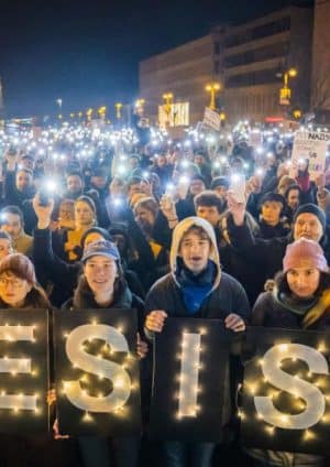 Niemcy oszczędzają w Extremis nową większość próby ulubieńca kanclerza a skrajnym prawem AFD