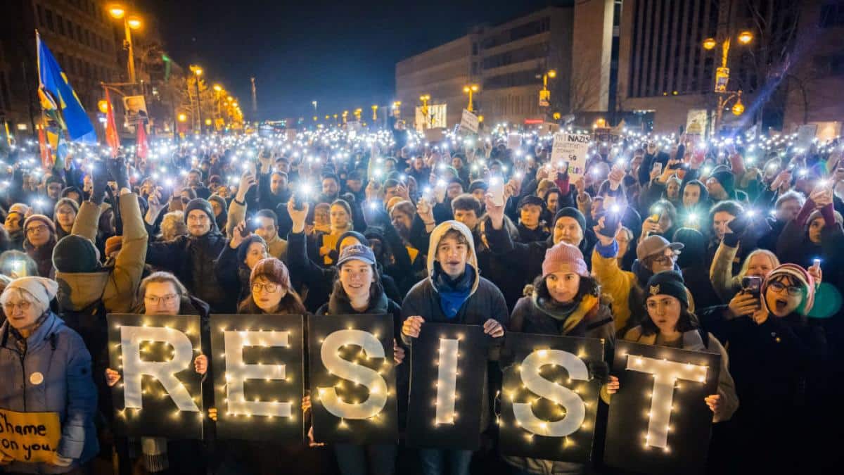 Niemcy oszczędzają w Extremis nową większość próby ulubieńca kanclerza a skrajnym prawem AFD