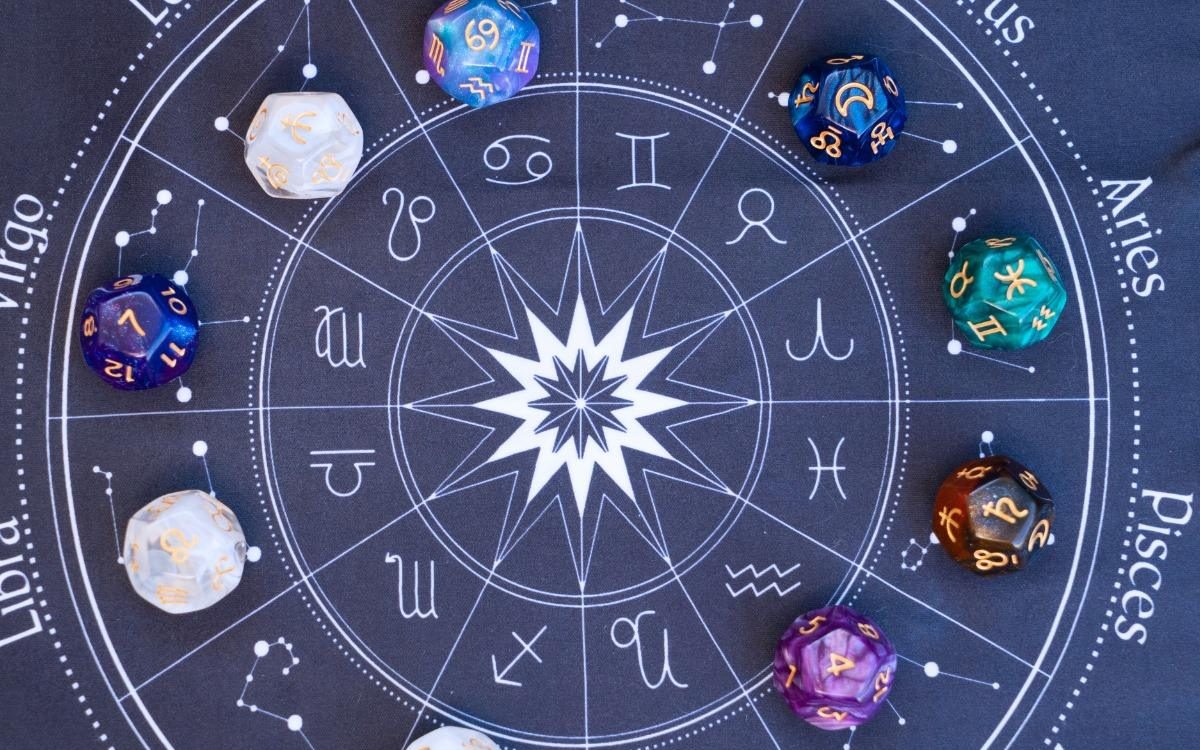 Talizman dla każdego znaku zodiaku w 2025 roku: odkryj swój osobisty symbol szczęścia!