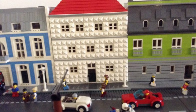 Dom w Lego byłby bardziej odporny niż beton. Dlaczego nie mieszkamy w jednym?