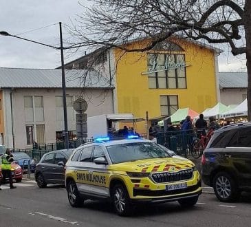 Atak noża powoduje zmarłego i kilku rannych we Francji