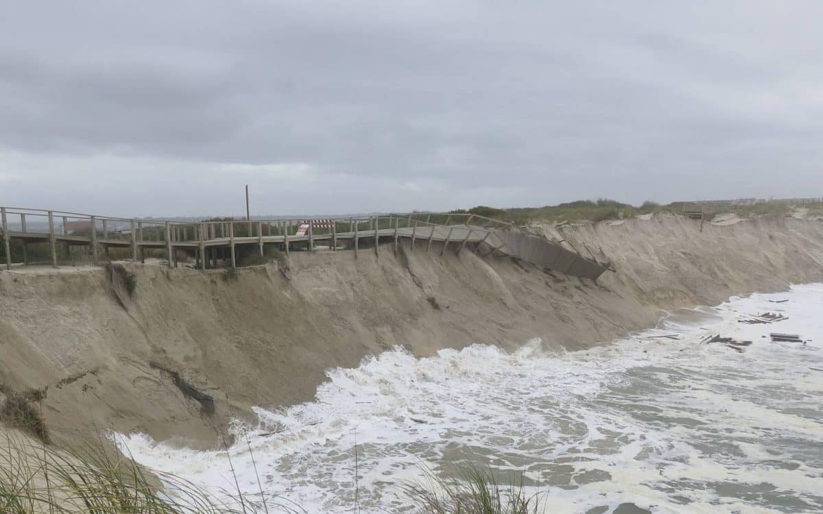 Sea postępuje nad wydmami i niszczy lukę w ílhavo