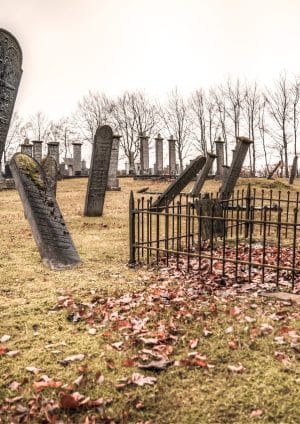 Tajemnica na cmentarzu w Monachium. Kody QR pojawiły się znikąd w ponad 1000 grobach