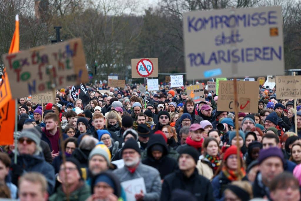 Niemcy: Tysiące zademonstrowało przeciwko dalekim prawowi