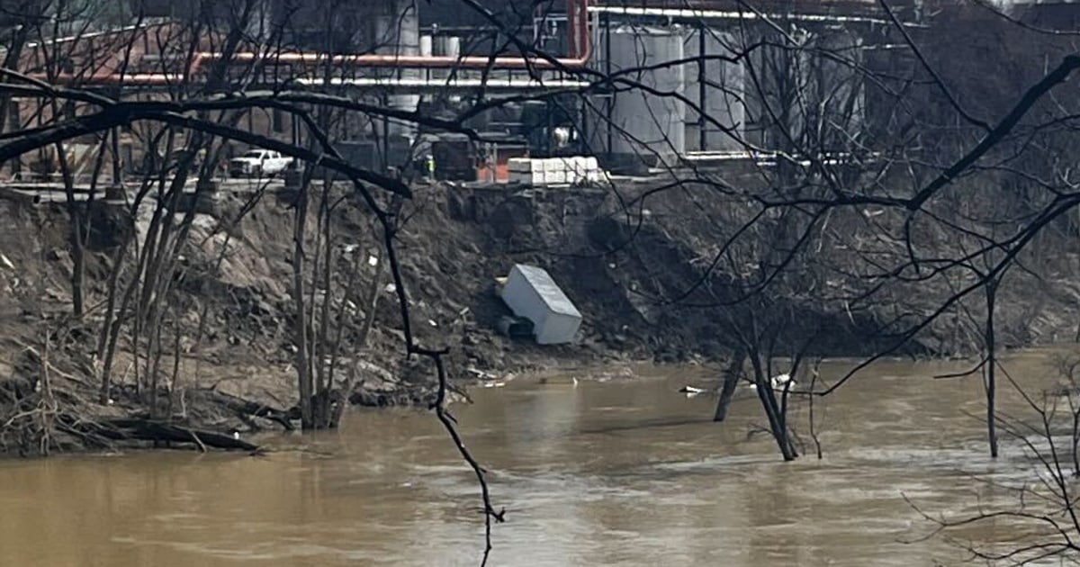 Office of Buffalo Trace Whisky Distillery przetoczyła się do Kentucky River