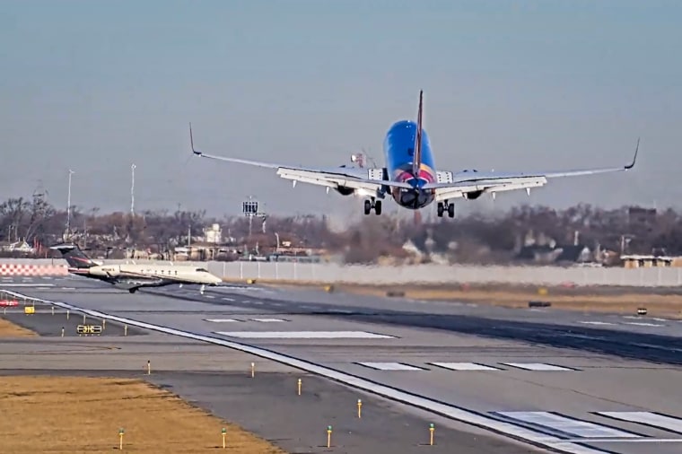 Samolot Southwest Airlines i prywatny odrzutowiec prawie zderzają się na hali