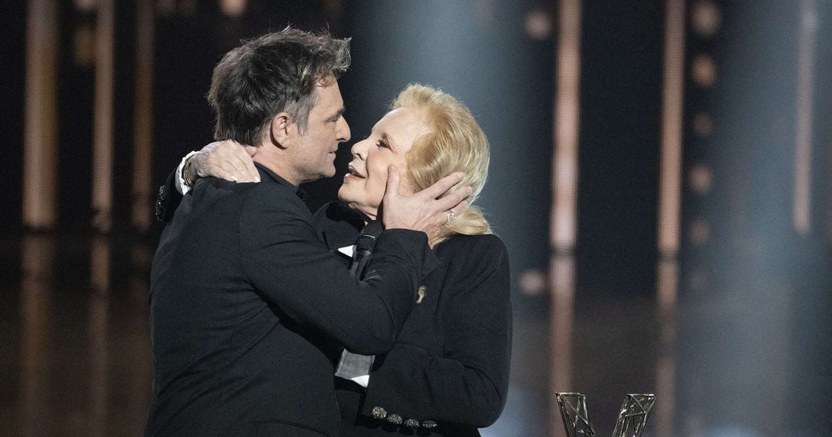 „Dziękuję, moja miłość”: David Hallyday daje nagrodę swojej matce Sylvie Vartan dla Victoires de la Musique, przytłaczającą chwilę i oznaczoną strachem scenicznym