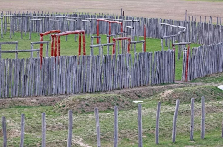 Przypomina Stonehenge: świątynia słoneczna, odkryta w Danii