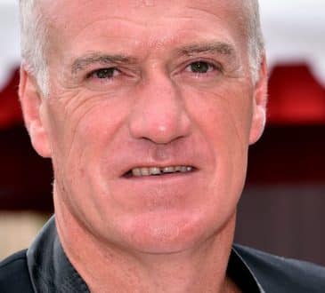 Przed ślubem Didier Deschamps idzie na stół ... syn i synowa trenera bluesa przyczynili go do tego wkładu