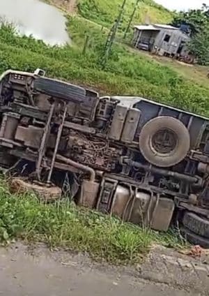 Trailer spada na autostradzie gminy we wnętrzu Acre w tę niedzielę