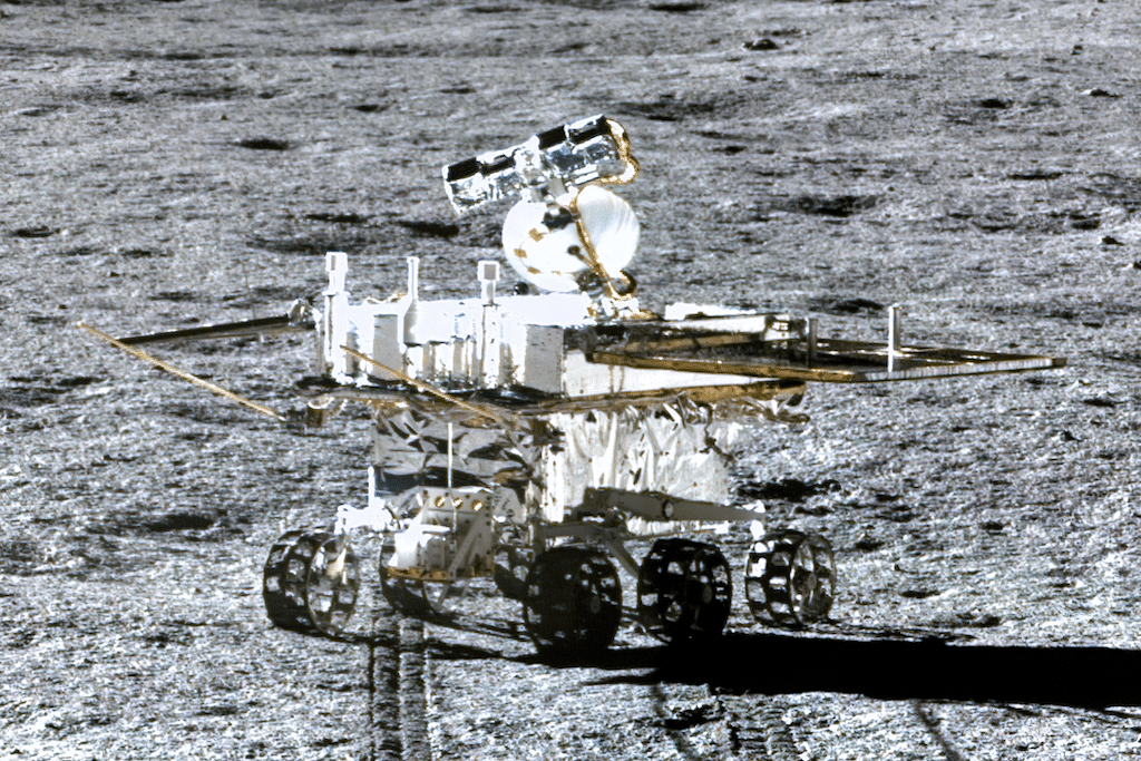Chiny chcą wysłać latającego robota na dalszą stronę księżyca w poszukiwaniu wody w przyszłym roku