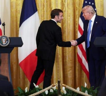 Trump - Macron: „To właściwy czas, aby zakończyć wojnę na Ukrainie”