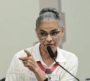 Marina Silva podpisuje rozporządzenie, które deklaruje awaryjne ryzyko pożaru w kraju