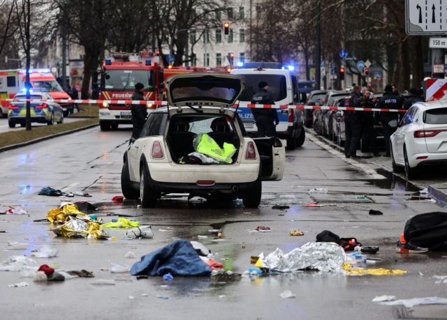 Alarm w Monachium: martwy z samochodu, który upadł na pieszych, 20 rannych