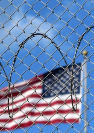 USA zaczyna wysyłać migrantów do Guantanamo: „Trump nie marnuje czasu”