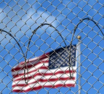 USA zaczyna wysyłać migrantów do Guantanamo: „Trump nie marnuje czasu”