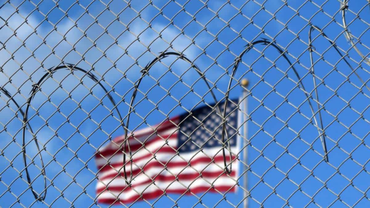 USA zaczyna wysyłać migrantów do Guantanamo: „Trump nie marnuje czasu”