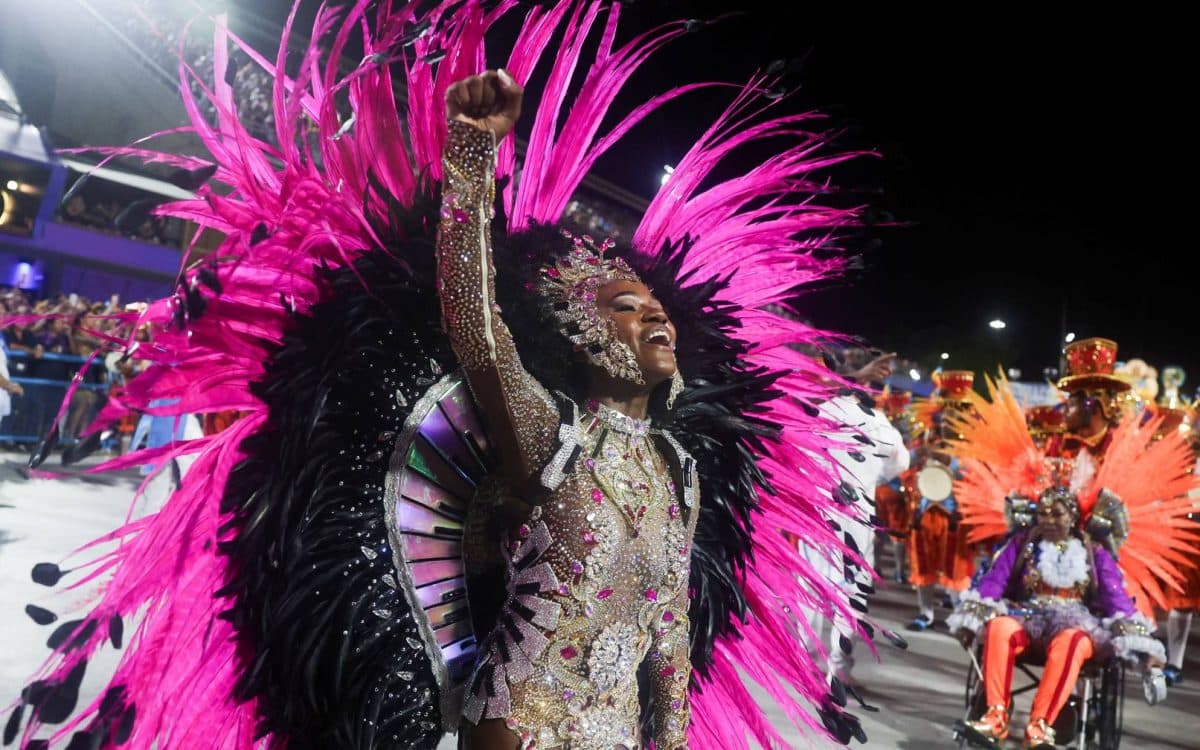 Hummingbird jest wielkim zwycięzcą Rio de Janeiro Carnival po raz 15