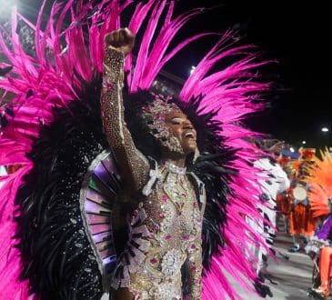 Hummingbird jest wielkim zwycięzcą Rio de Janeiro Carnival po raz 15