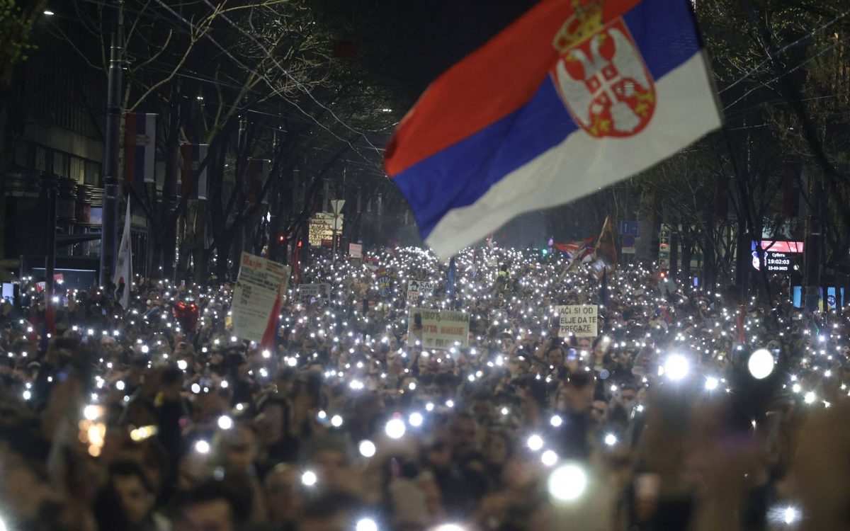 Rząd serbski zaprzecza, że ​​władze użyły broni na poziomie wojskowym przeciwko protestującym