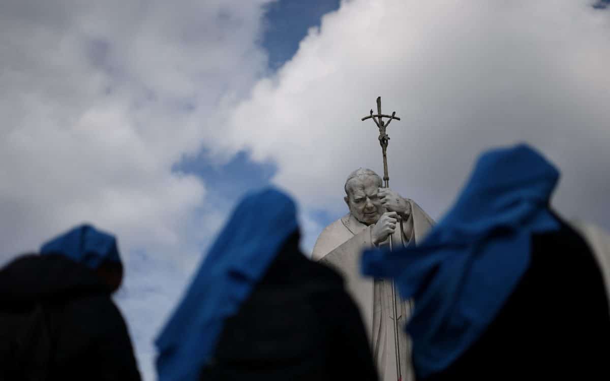 Πάπας Φραγκίσκος: Παραμένει «πολύπλοκη αλλά όχι κρίσιμη» η κατάσταση της υγείας του