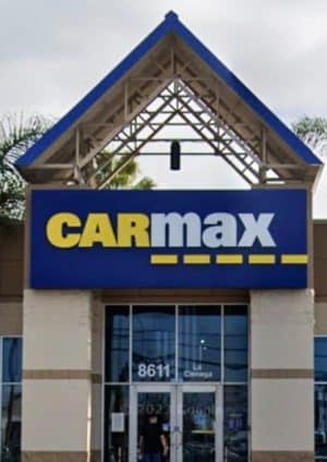 Co najmniej 8 rannych po tym, jak klienci Rams w sklepie CARMAX w Kalifornii