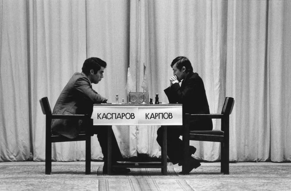 Kasparov, Karpov i KGB? Cztery dekady najbardziej kontrowersyjnego odejścia szachów w historii