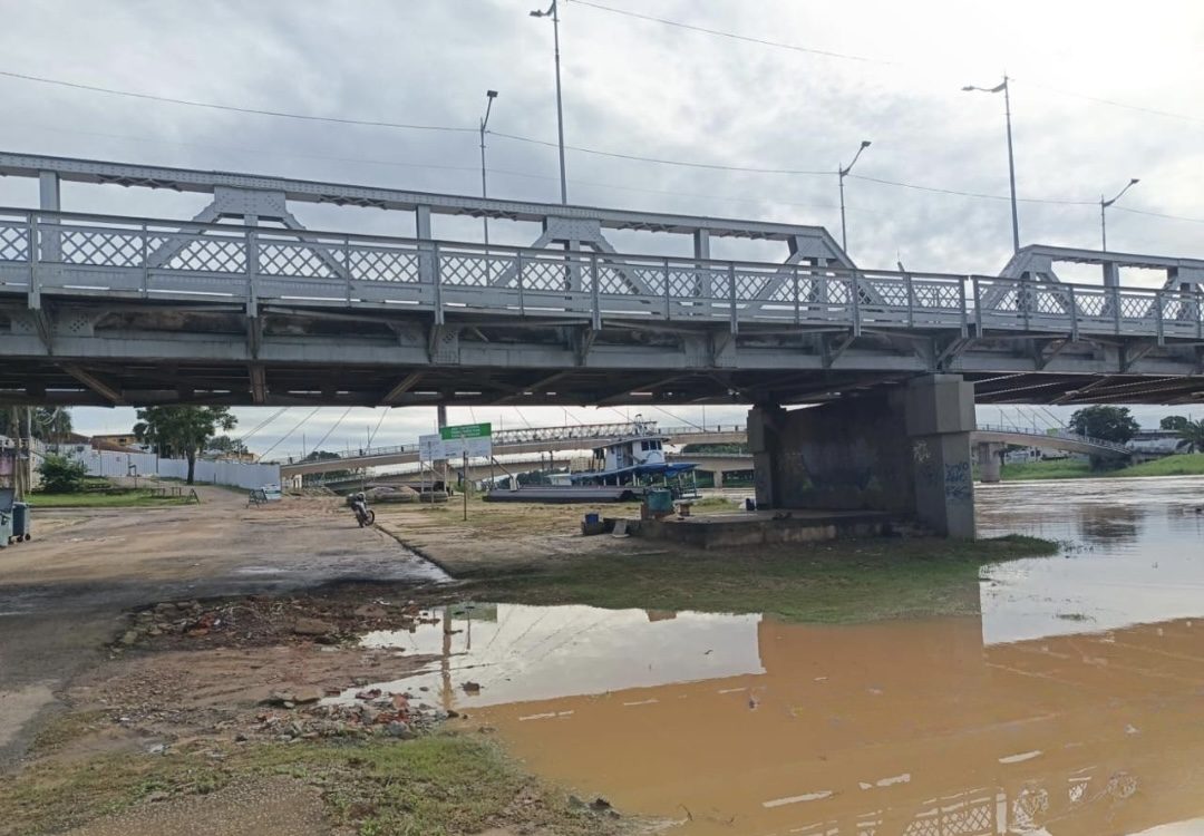 Z 21 centymetrów do przepełnienia, Rio Acre dotarło już do obszarów w dzielnicy bazowej