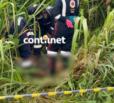 Body of Man z marką strzelania znajduje się w lesie w Rio Branco