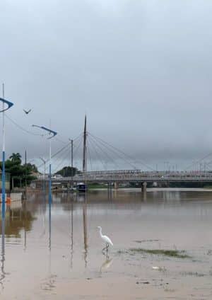 Obrona cywilna twierdzi, że Rio Acre powinien nadal wyciekać, ale w najbliższych dniach będzie musiał stawić czoła „zmianie”